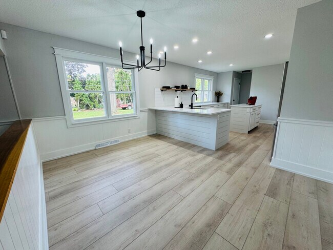 Building Photo - 5800 Ponderosa Dr