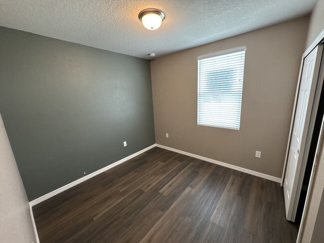 Building Photo - 512 Mckenna Dr