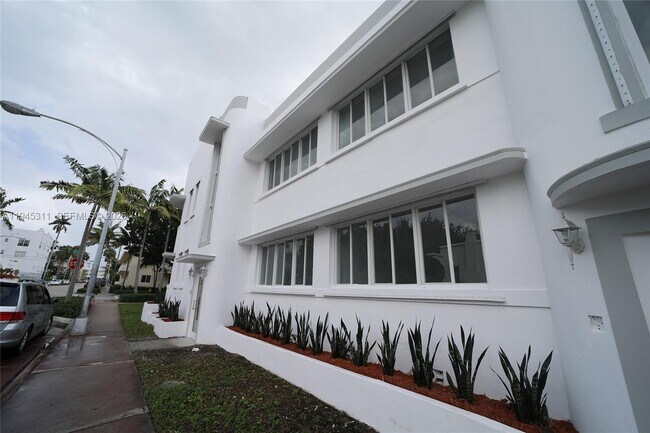 Building Photo - 810 7th St