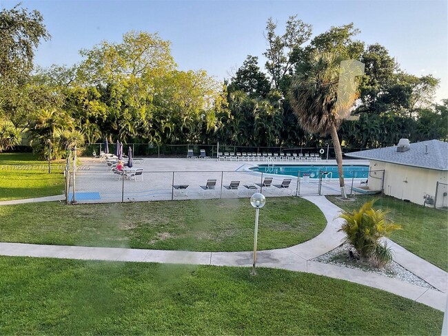 Building Photo - 4200 Hillcrest Dr