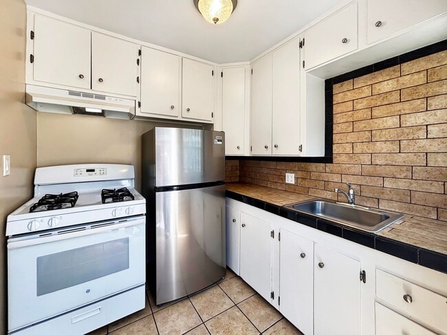 Building Photo - Charming 1BD/1BA Home in Golden Hill W/ Fu...