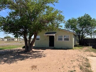 Building Photo - 801 Vanda Ave