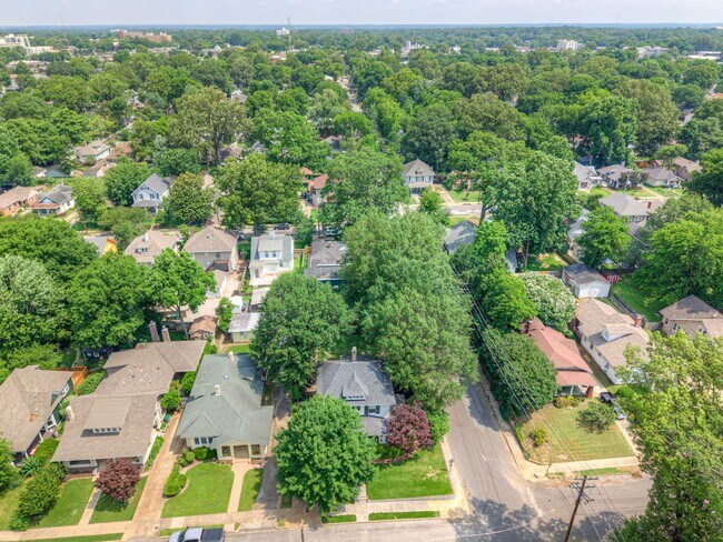 Building Photo - JULY MOVE IN SPECIAL - 1/2 OFF FIRST MONTH...