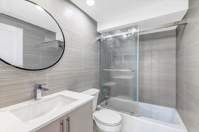 Building Photo - 3111 N Ocean Dr