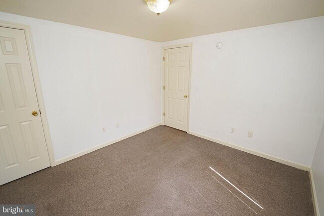 Building Photo - 401 Newton Terrace