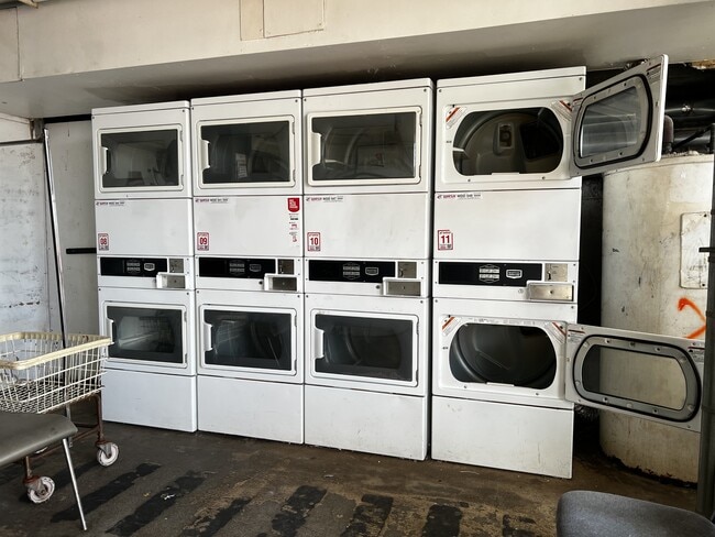 Building Photo - 94-309-249 Waikele Rd