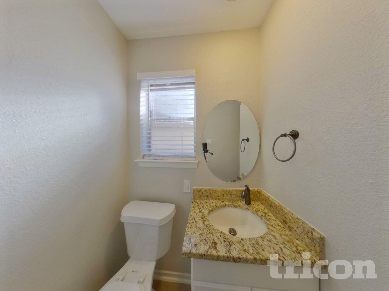 Building Photo - 729 Hallvale Dr