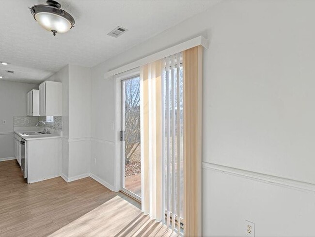 Building Photo - 108 Greenleaf Dr