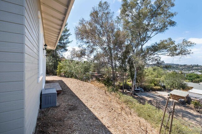 Building Photo - 9427 Vista Dr