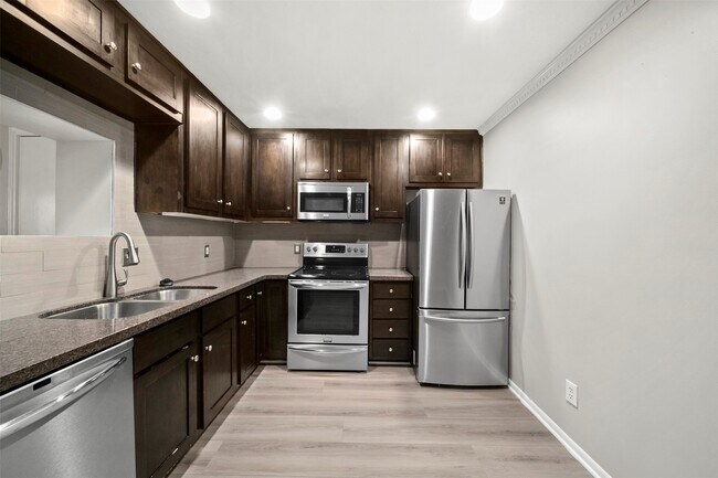 Building Photo - 1601 S Shepherd Dr