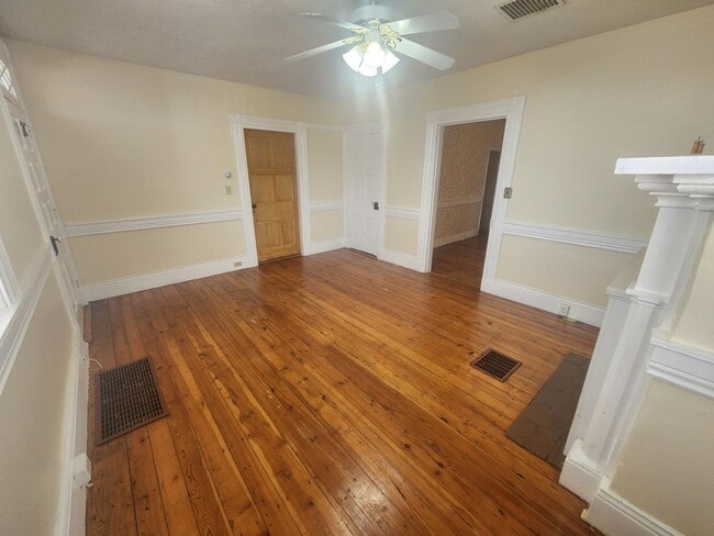 Building Photo - Large and Beautiful Farm House in Quiet Area