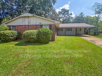 Building Photo - 1701 Longmeadow Dr