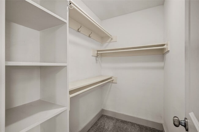 Building Photo - 10303 Greenwillow Dr