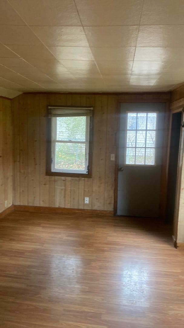 Building Photo - 3 Bedrooms, 1 Bathroom Home in Brainerd, MN