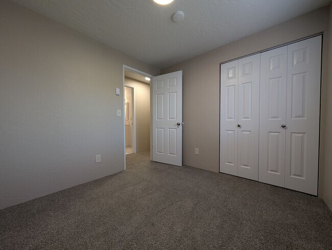 Building Photo - Great 3-Bedroom, 1-Bath Home - Centennial ...