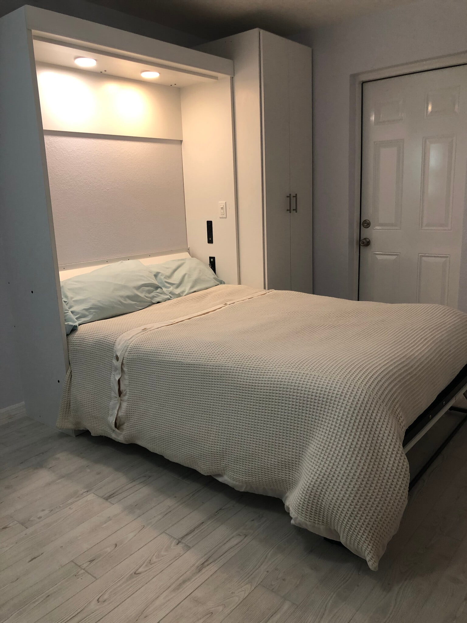 Building Photo - 2020 Lee Dr