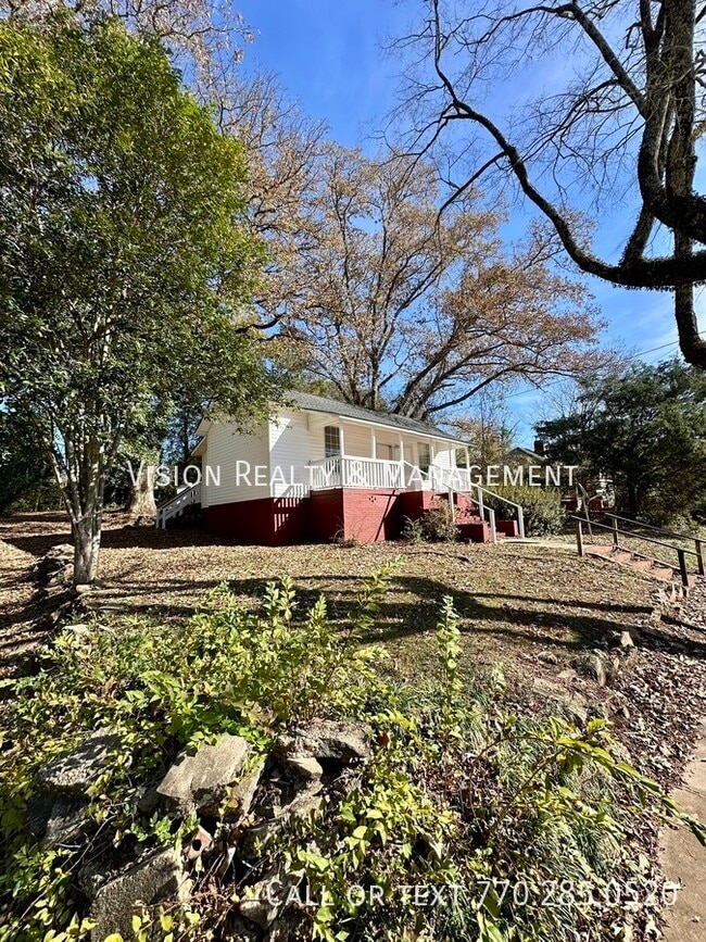 Building Photo - 909 Troup St