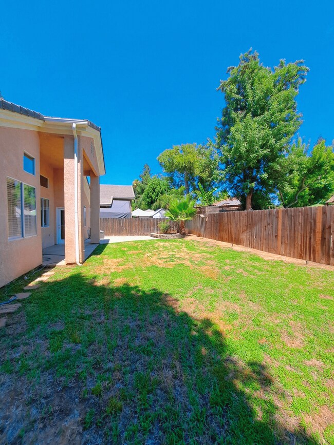 Building Photo - Comfortable Living in a Pet-Friendly Home ...
