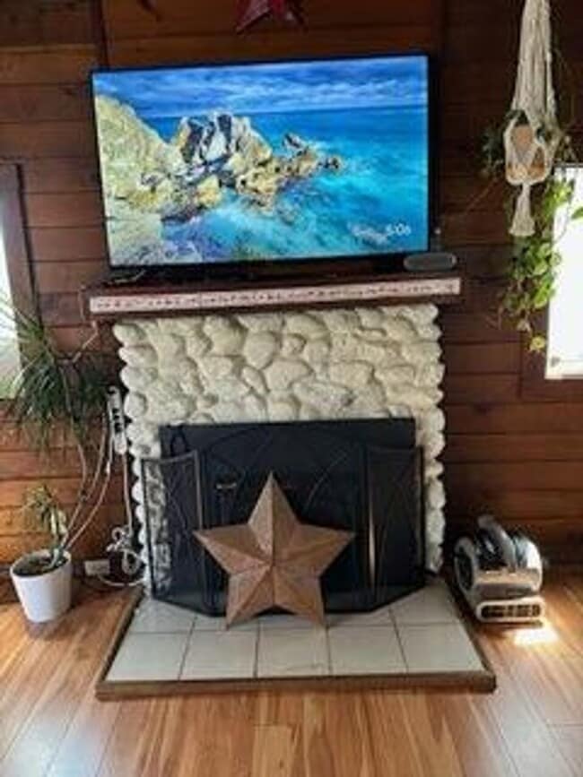 Building Photo - Water View Cabin in Iilahee - Fully Furnished
