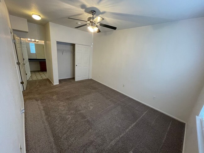 Building Photo - Englewood 2 Bedroom, 2 Bath Condo (Availab...