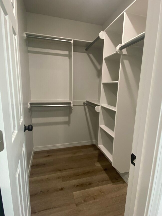 Building Photo - 416 E G St