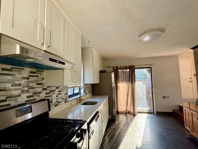 Building Photo - 105 Westgate Dr