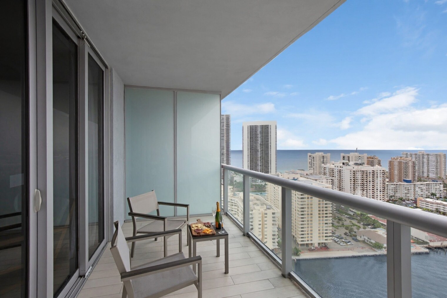 Building Photo - 2602 E Hallandale Beach Blvd
