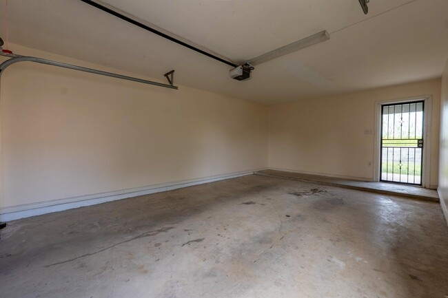 Building Photo - 214 Allen Dr