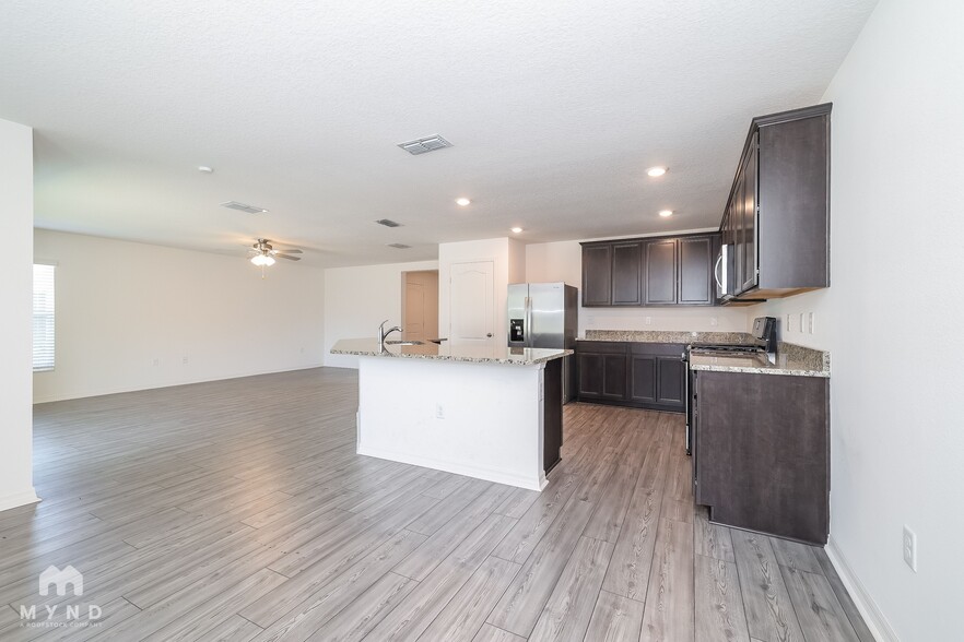 Building Photo - 393 Kensington View Dr
