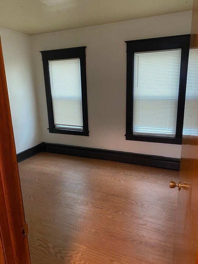 Building Photo - 165 Colvin Ave