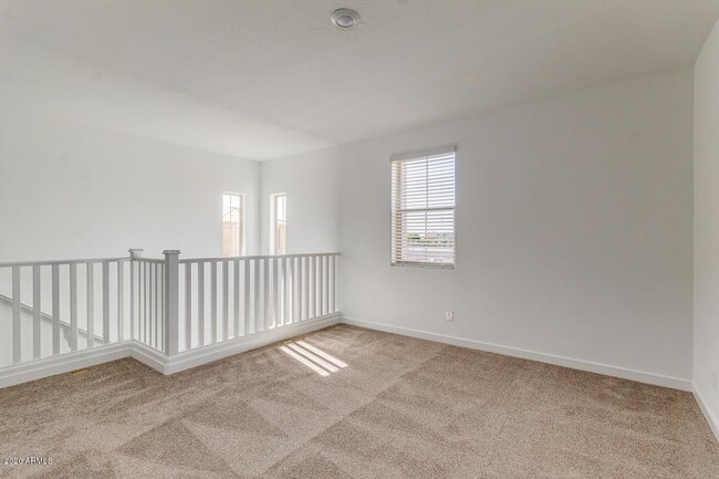 Building Photo - 1070 E Marlin Dr