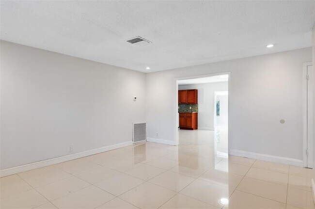 Building Photo - 6719 Boulevard of Champions