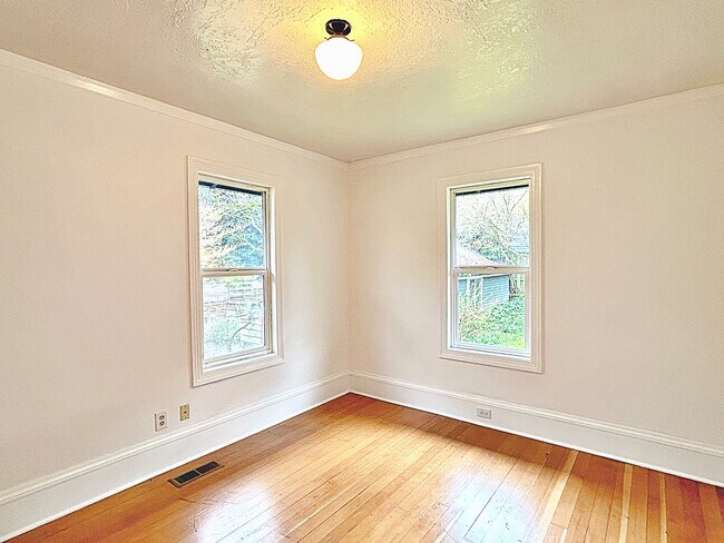 Building Photo - 858 N Stafford St