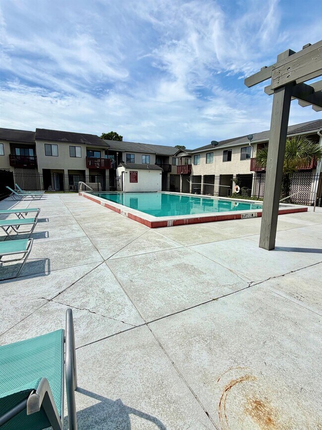 Building Photo - 1345 Airport Dr