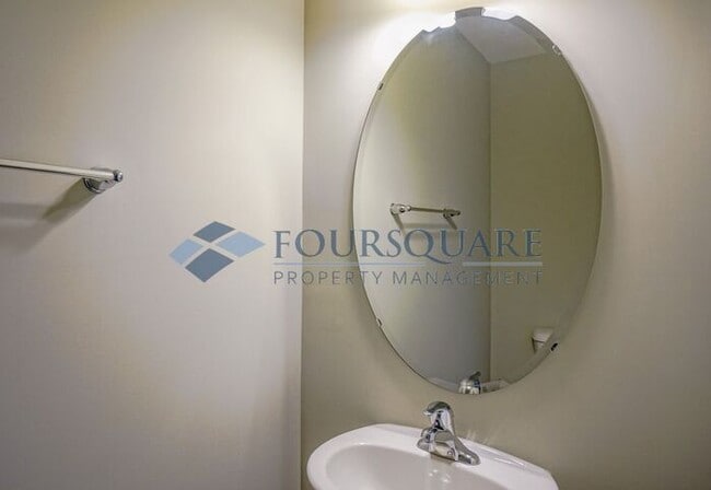 Building Photo - Spacious 3-Bed, 2.5-Bath Townhome with Washer/ Dryer Included – Located in Carlton Park Community