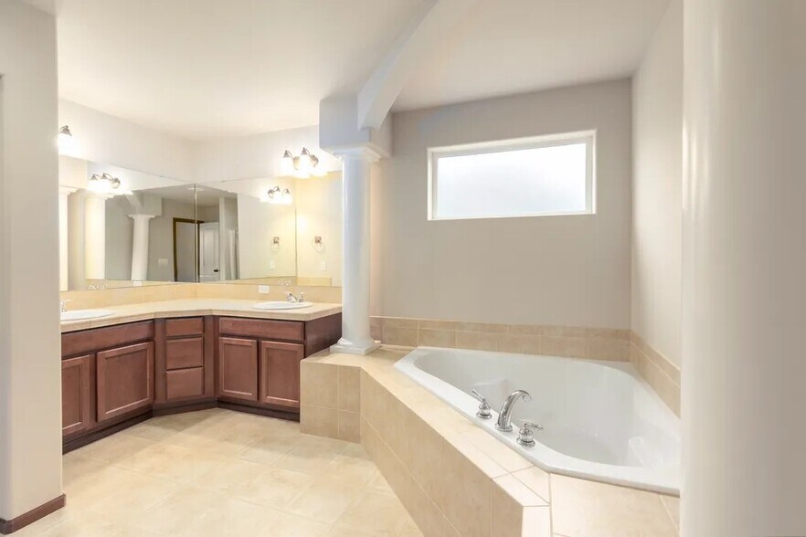 Building Photo - 14308 11th Pl W