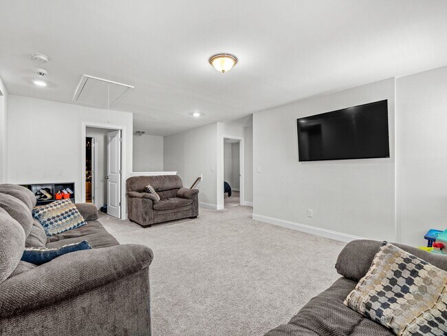 Building Photo - Towne Pointe Community