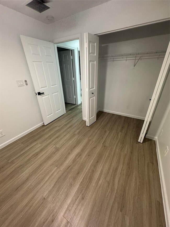 Building Photo - 3102 Coral Ridge Dr