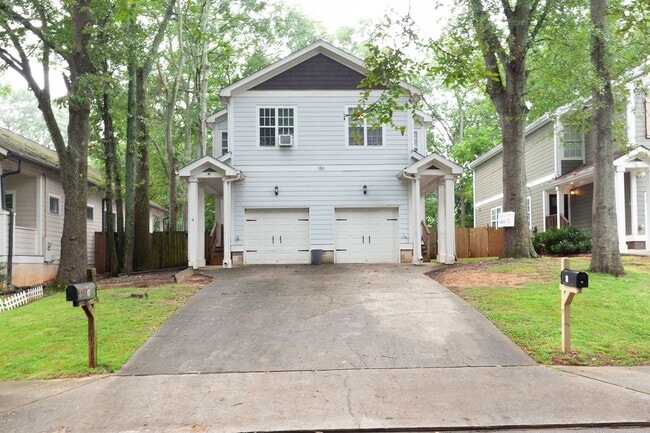 Building Photo - 3bd/2ba Duplex Unit w/ Garage in Ideal Loc...