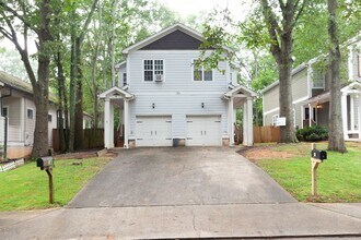 Building Photo - 3bd/2.5 ba Duplex Unit w/ Garage in Ideal ...