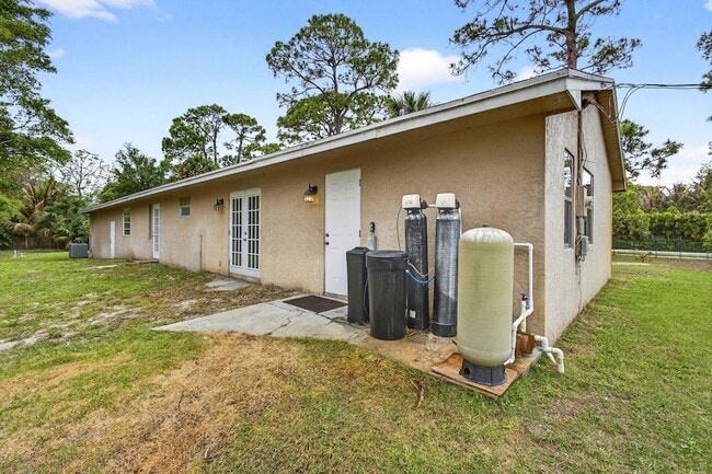 Building Photo - 16932 Okeechobee Blvd