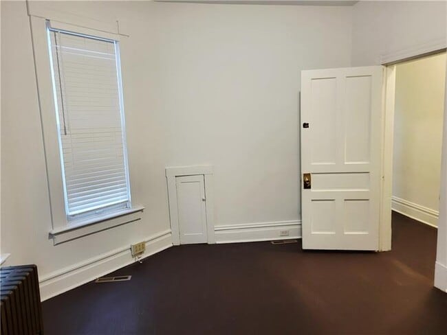 Building Photo - 438 S Maple Ave
