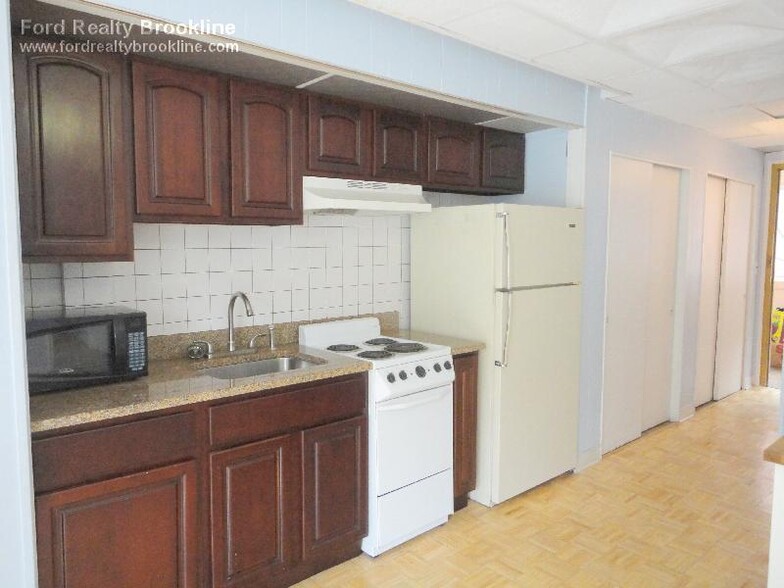 Building Photo - 123 Sewall Ave