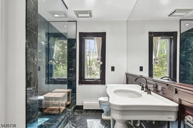 Building Photo - 296 Glen Ave