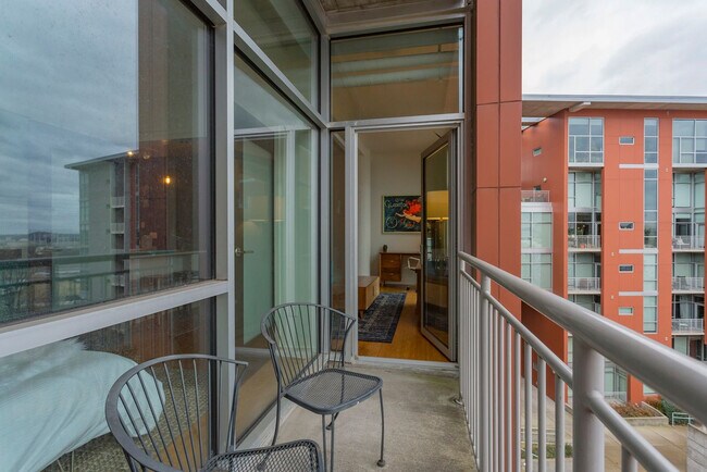 Building Photo - 2115 Yeaman Pl