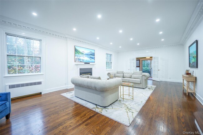 Building Photo - 10 Hidden Pond