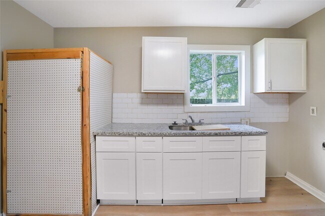 Building Photo - 5313 Firnat St