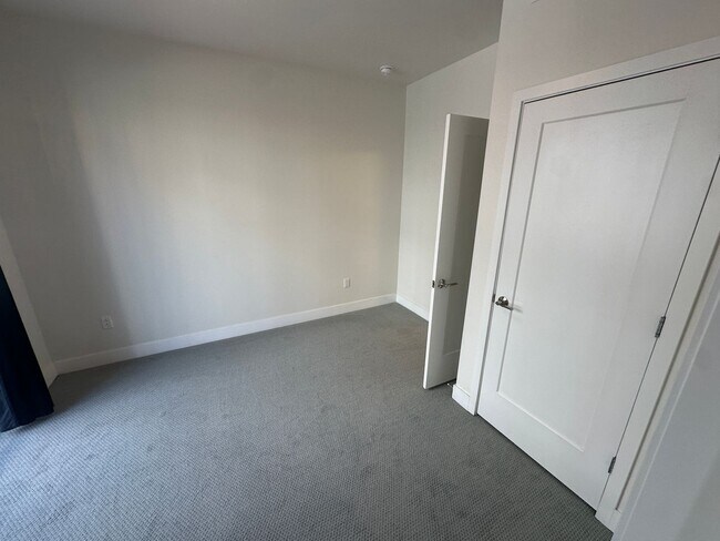 Building Photo - Gorgeous, Modern 3 Bedroom 4 Bathroom Townhouse Near Sloan's Lake