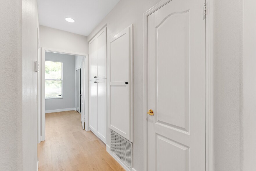 Building Photo - 14 Celano Ct