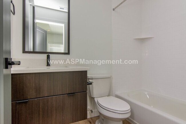 Building Photo - Salt Lake- High-End  3 bed, 3.5 bath Condo